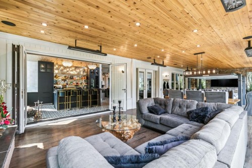 14 Pinehurst Drive, Heritage Pointe, AB - Indoor Photo Showing Living Room