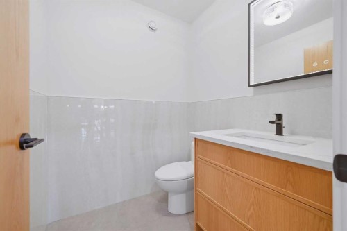 1132 Lake Sylvan Place Se, Calgary, AB - Indoor Photo Showing Bathroom