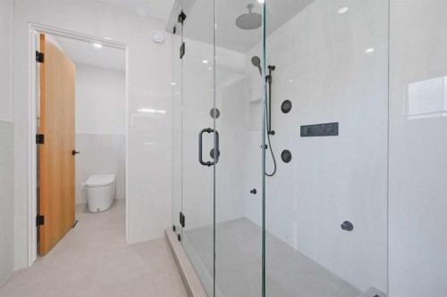 1132 Lake Sylvan Place Se, Calgary, AB - Indoor Photo Showing Bathroom