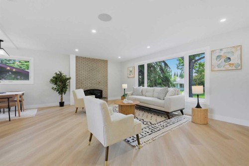 1132 Lake Sylvan Place Se, Calgary, AB - Indoor Photo Showing Living Room