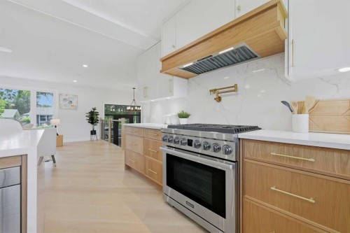 1132 Lake Sylvan Place Se, Calgary, AB - Indoor Photo Showing Kitchen