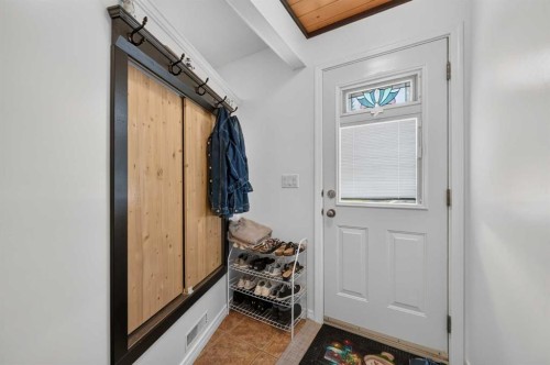 8008 36 Avenue Nw, Calgary, AB - Indoor Photo Showing Other Room