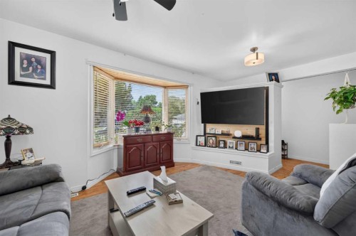 8008 36 Avenue Nw, Calgary, AB - Indoor Photo Showing Living Room