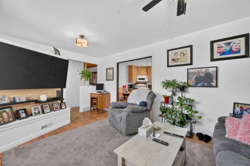 8008 36 Avenue Nw, Calgary, AB - Indoor Photo Showing Living Room