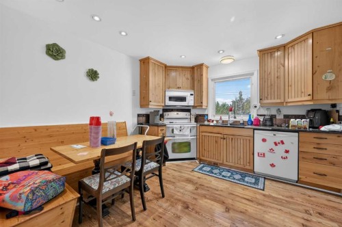 8008 36 Avenue Nw, Calgary, AB - Indoor Photo Showing Kitchen With Double Sink