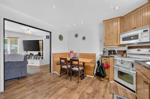 8008 36 Avenue Nw, Calgary, AB - Indoor Photo Showing Kitchen