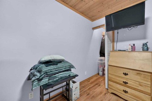 8008 36 Avenue Nw, Calgary, AB - Indoor Photo Showing Other Room