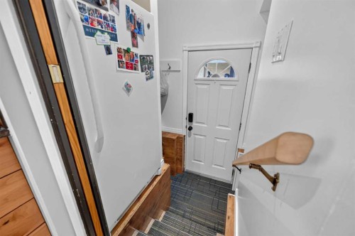 8008 36 Avenue Nw, Calgary, AB - Indoor Photo Showing Other Room