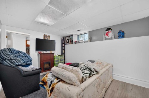 8008 36 Avenue Nw, Calgary, AB - Indoor