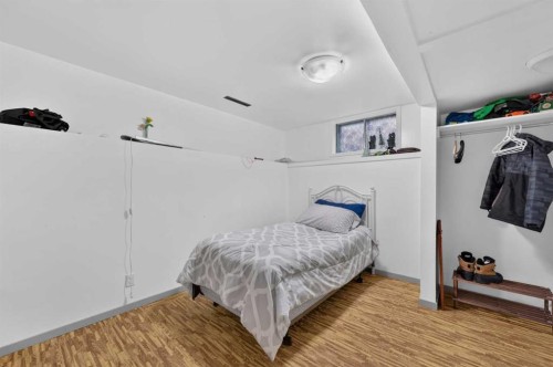 8008 36 Avenue Nw, Calgary, AB - Indoor Photo Showing Bedroom