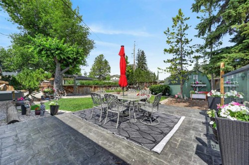 8008 36 Avenue Nw, Calgary, AB - Outdoor
