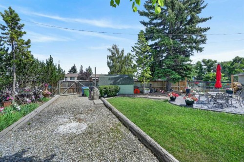 8008 36 Avenue Nw, Calgary, AB - Outdoor