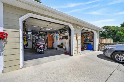 8008 36 Avenue Nw, Calgary, AB - Outdoor