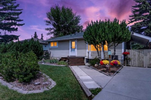 8008 36 Avenue Nw, Calgary, AB - Outdoor