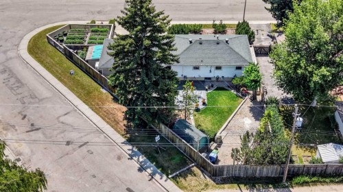 8008 36 Avenue Nw, Calgary, AB - Outdoor