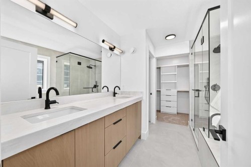 107 West Grove Gate Sw, Calgary, AB - Indoor Photo Showing Bathroom