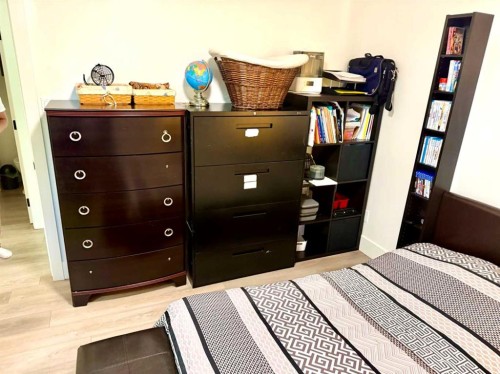 21 Cawder Drive Nw, Calgary, AB - Indoor Photo Showing Bedroom