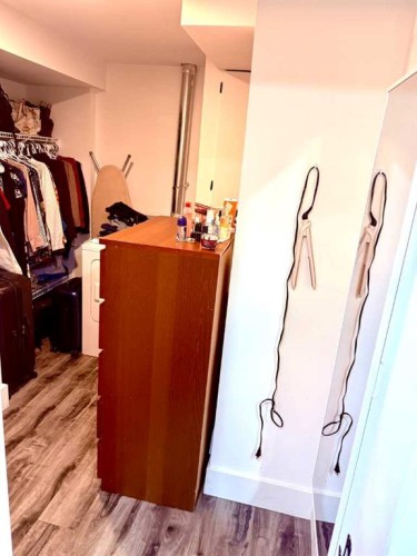 21 Cawder Drive Nw, Calgary, AB - Indoor With Storage