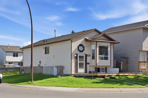 126 Martindale Boulevard Ne, Calgary, AB - Outdoor