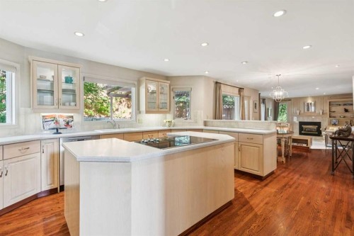 48 Patterson Mews Sw, Calgary, AB - Indoor Photo Showing Kitchen With Upgraded Kitchen