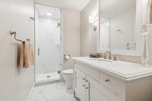 48 Patterson Mews Sw, Calgary, AB - Indoor Photo Showing Bathroom