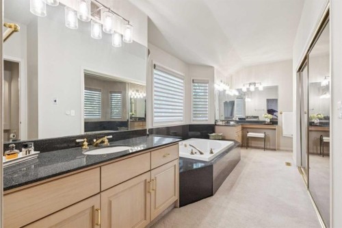 48 Patterson Mews Sw, Calgary, AB - Indoor Photo Showing Bathroom