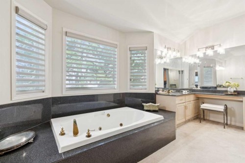 48 Patterson Mews Sw, Calgary, AB - Indoor Photo Showing Bathroom
