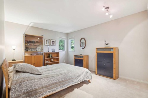48 Patterson Mews Sw, Calgary, AB - Indoor Photo Showing Bedroom
