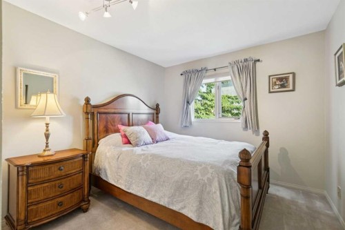 48 Patterson Mews Sw, Calgary, AB - Indoor Photo Showing Bedroom