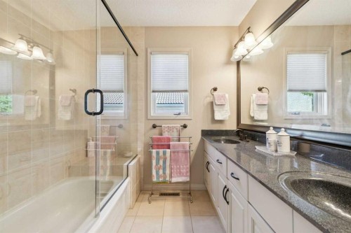 48 Patterson Mews Sw, Calgary, AB - Indoor Photo Showing Bathroom