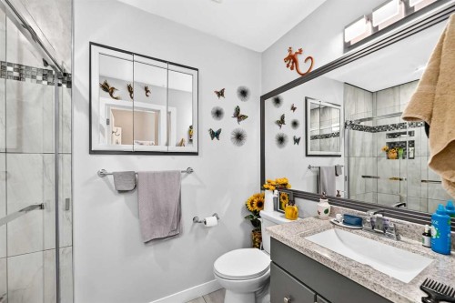 3516 26A Street Se, Calgary, AB - Indoor Photo Showing Bathroom