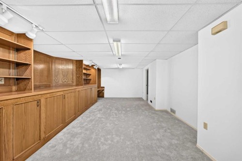 3516 26A Street Se, Calgary, AB - Indoor Photo Showing Other Room