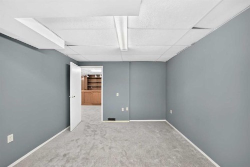 3516 26A Street Se, Calgary, AB - Indoor Photo Showing Other Room