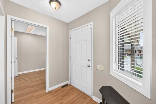 3516 26A Street Se, Calgary, AB - Indoor Photo Showing Other Room