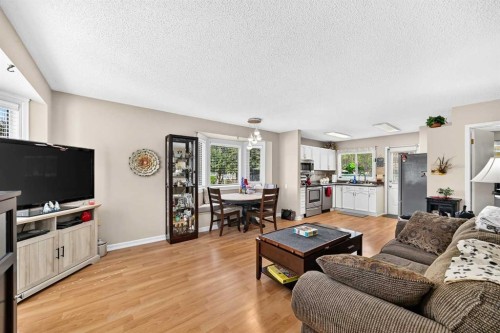 3516 26A Street Se, Calgary, AB - Indoor Photo Showing Living Room