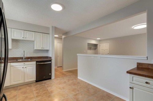 8 Hazelwood Crescent Sw, Calgary, AB 