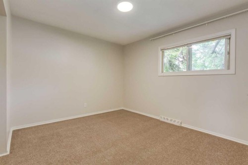 8 Hazelwood Crescent Sw, Calgary, AB 