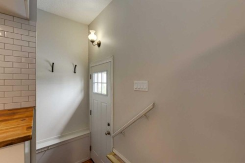 8 Hazelwood Crescent Sw, Calgary, AB 