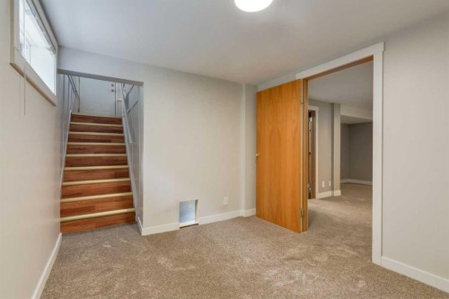 8 Hazelwood Crescent Sw, Calgary, AB 