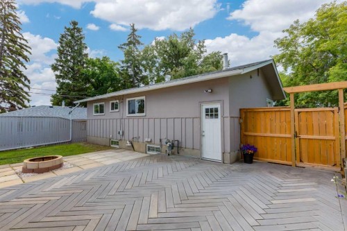 8 Hazelwood Crescent Sw, Calgary, AB 