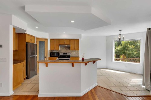 167 Valley Crest Close Nw, Calgary, AB - Indoor Photo Showing Kitchen