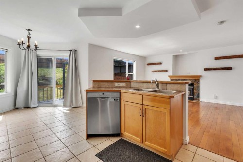 167 Valley Crest Close Nw, Calgary, AB - Indoor Photo Showing Kitchen With Double Sink
