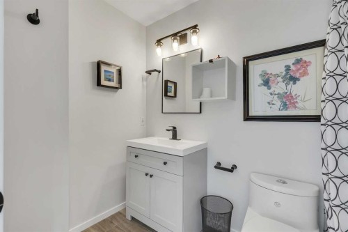 167 Valley Crest Close Nw, Calgary, AB - Indoor Photo Showing Bathroom