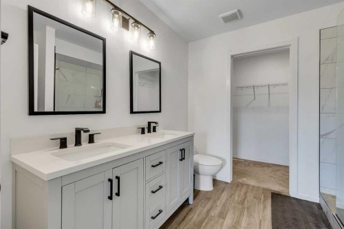 167 Valley Crest Close Nw, Calgary, AB - Indoor Photo Showing Bathroom