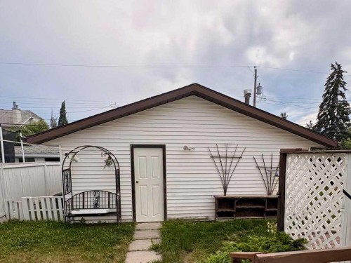 7939 47 Avenue Nw, Calgary, AB 