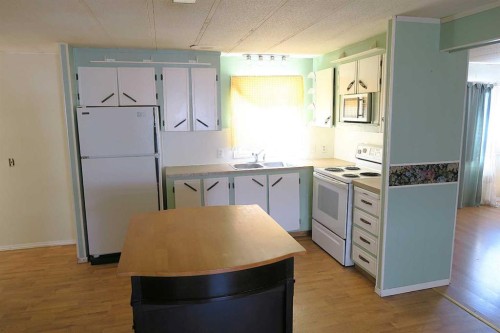316 3 Street North, Vulcan, AB - Indoor Photo Showing Kitchen