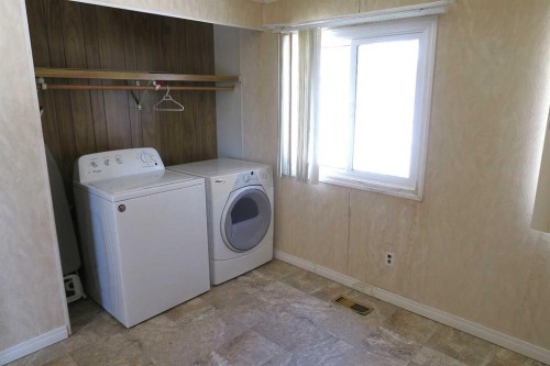 316 3 Street North, Vulcan, AB - Indoor Photo Showing Laundry Room