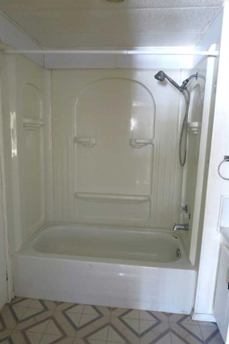 316 3 Street North, Vulcan, AB - Indoor Photo Showing Bathroom