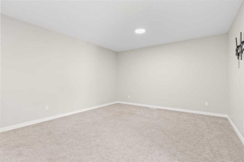 109 Mallard Grove Se, Calgary, AB - Indoor Photo Showing Other Room