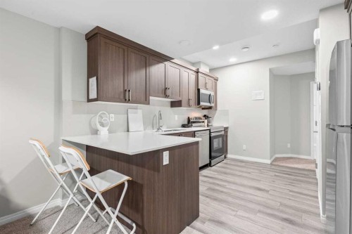 109 Mallard Grove Se, Calgary, AB - Indoor Photo Showing Kitchen